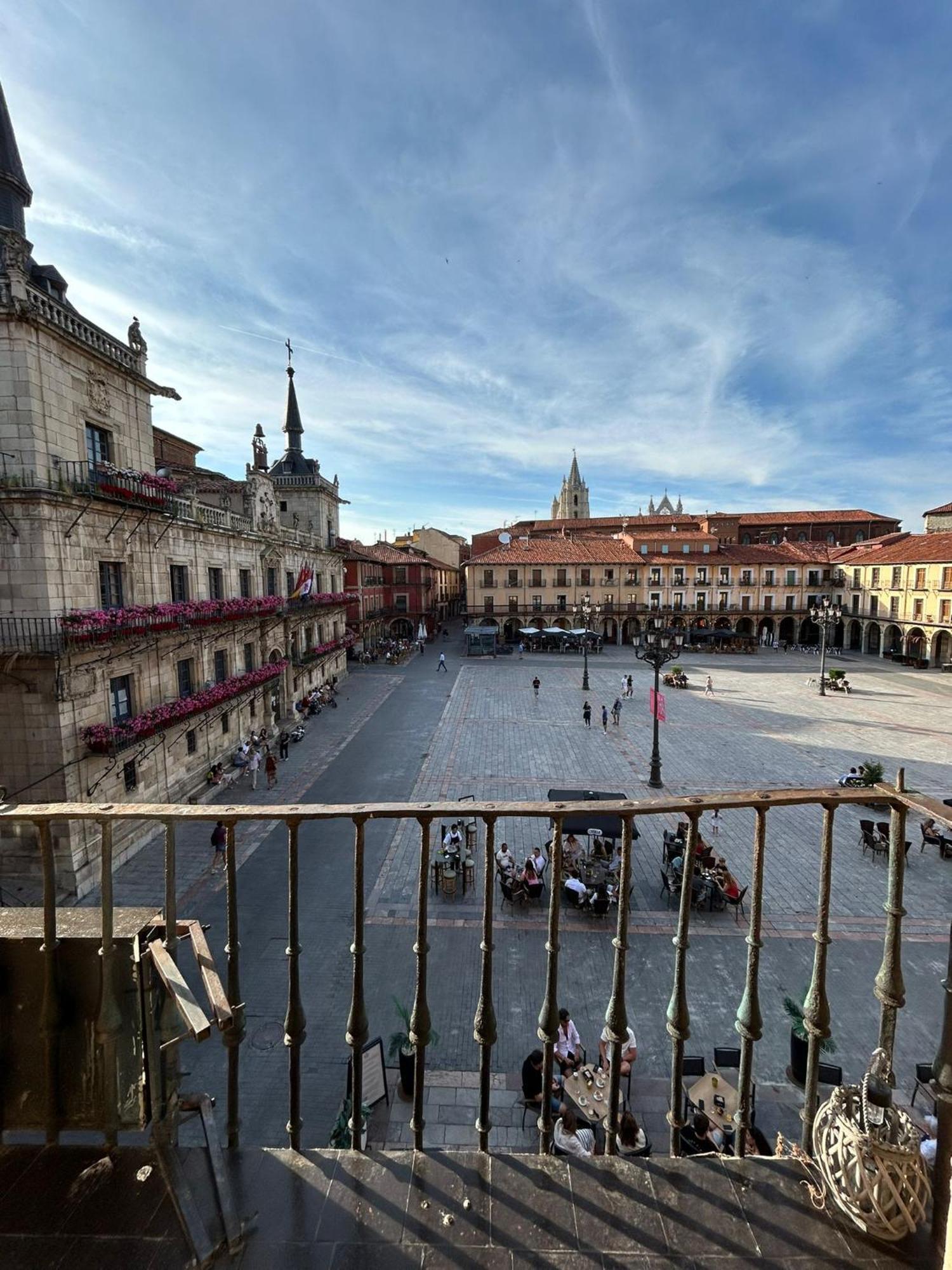 לאון Old Town Plaza Mayor מראה חיצוני תמונה